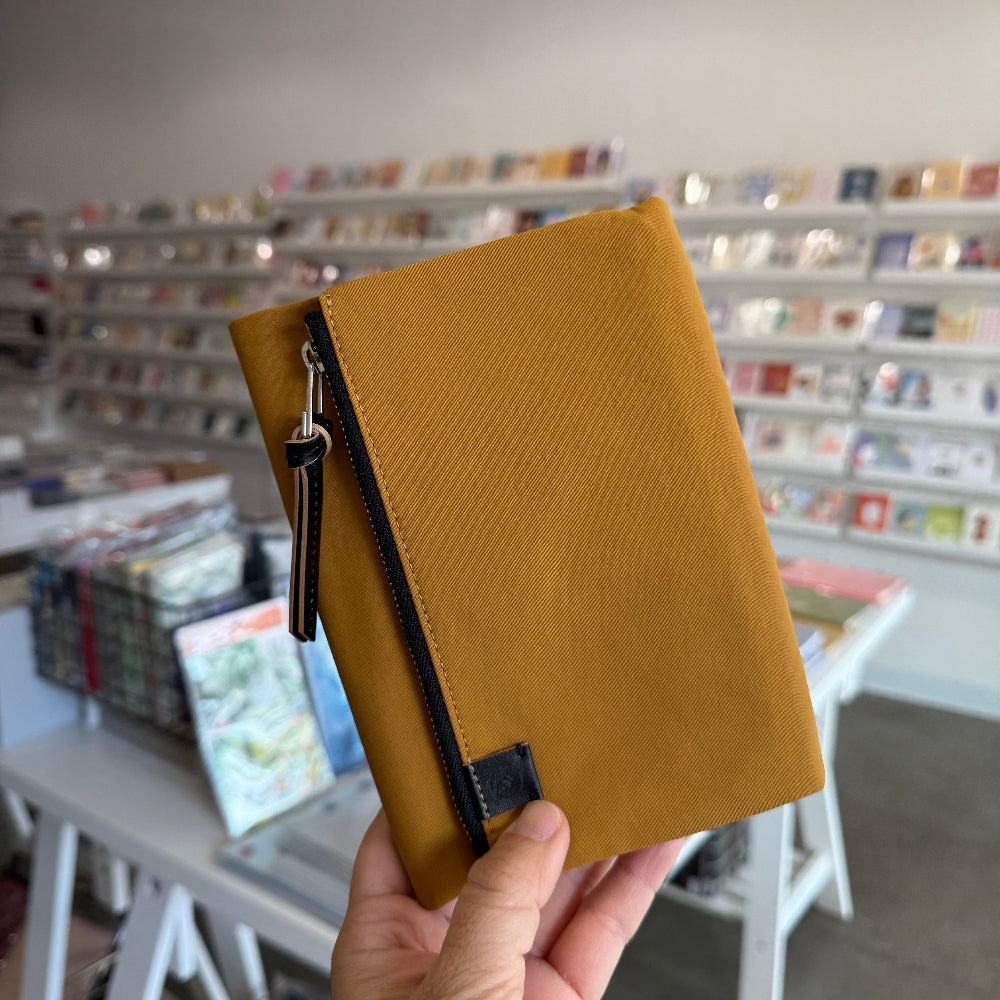 2026 Hobonichi Techo Planner & Cover English A6 - Tragen: Mustard