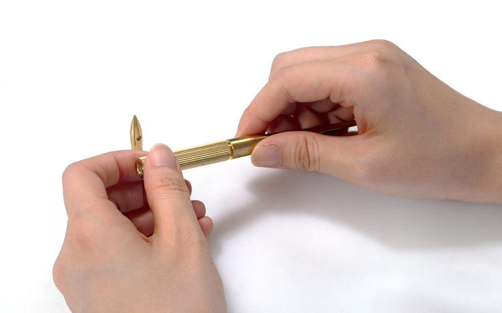 Colorverse Shuttle Small Brass Nib Holder - M.Lovewell